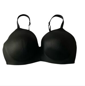 Cacique sz 44 F black lightly lined no wire t shift bra wireless WL160